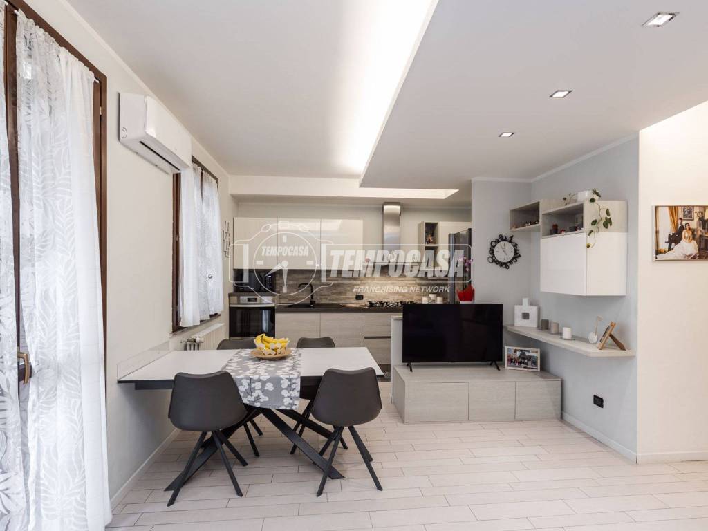 Appartamento a Barzanò in Via Grandi 21/B - Foto 5