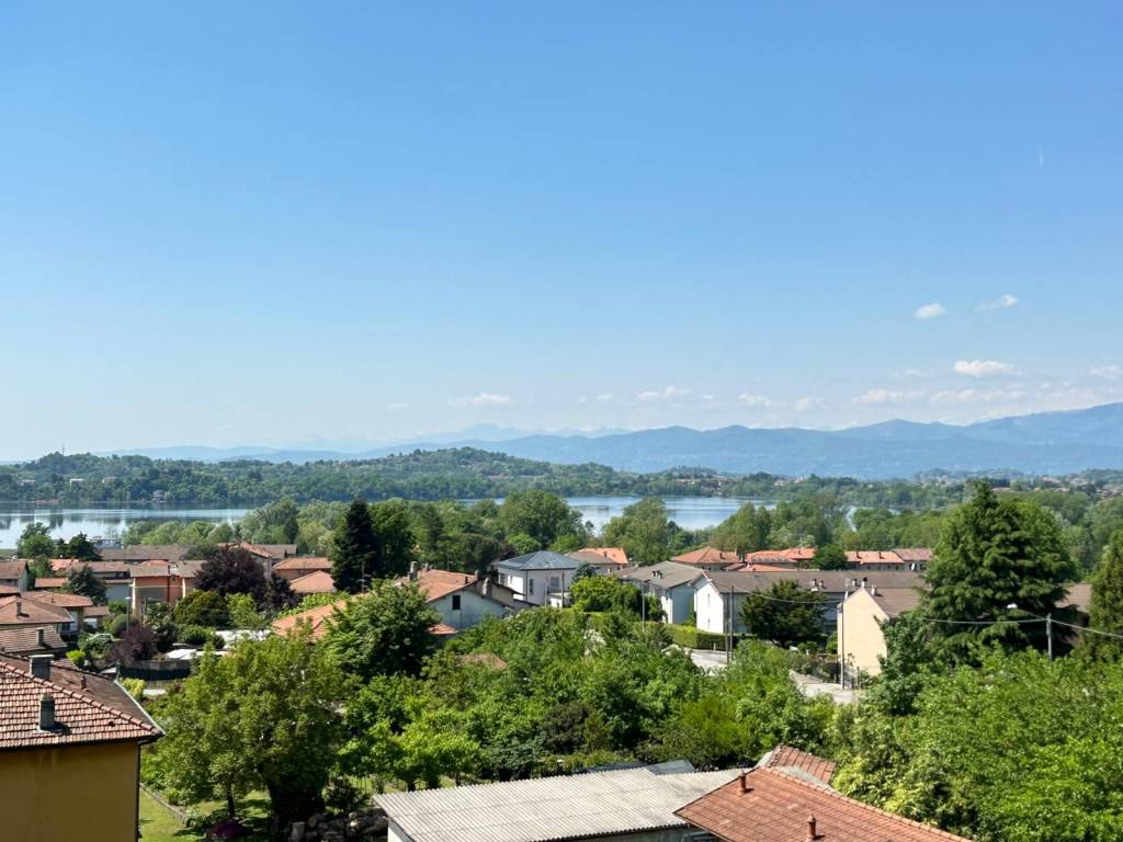 Appartamento a Gavirate in Via Giuseppe Verdi, 29 - Foto 2