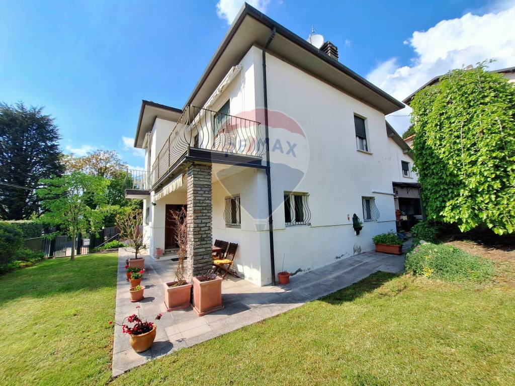 Villa a Casciago in Via Belvedere, 16 - Foto 2