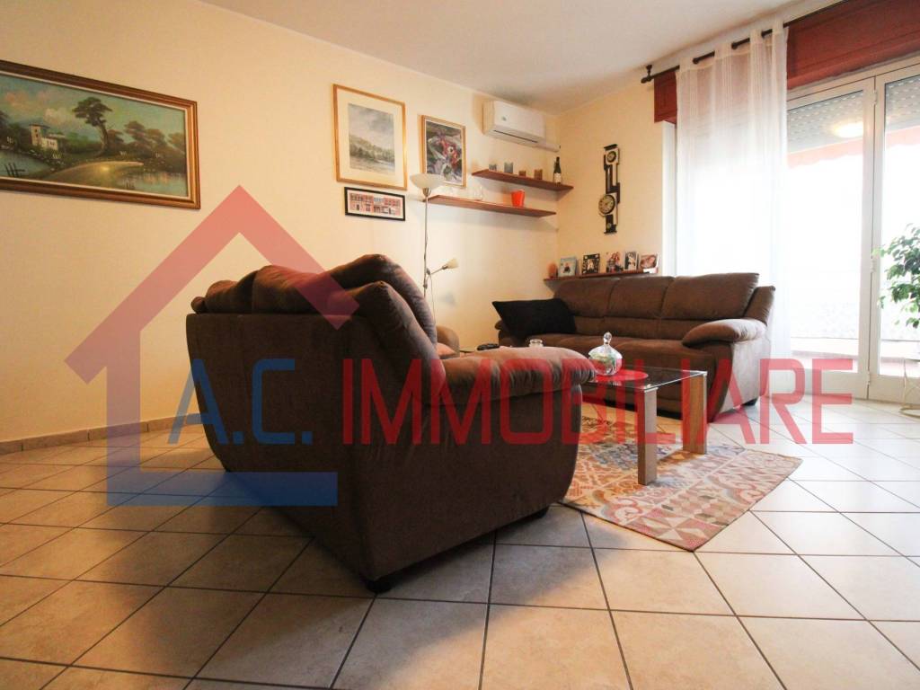 Appartamento a Cardano al campo in Via per Castelnovate, 3 - Foto 4