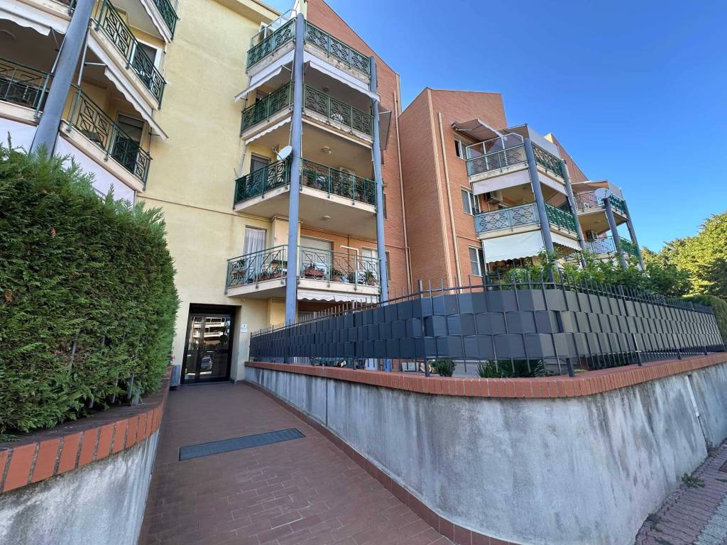 Appartamento a Albenga in Via Nino Bixio - Foto 4