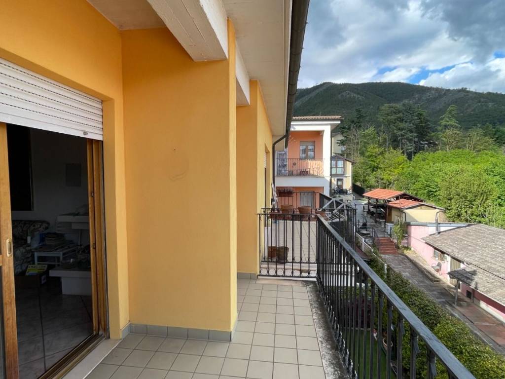 Appartamento a L'aquila in Via Antica Arischia - Foto 5