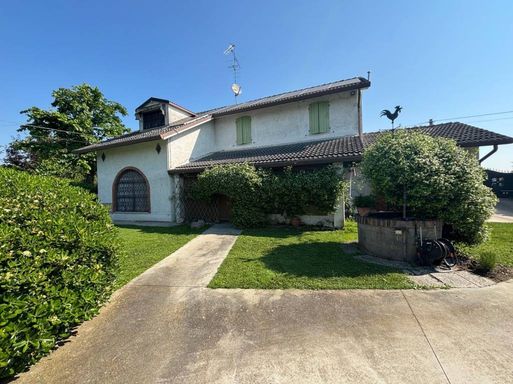 Villa a Vigarano mainarda in Via Argine Po, 23 - Foto 2