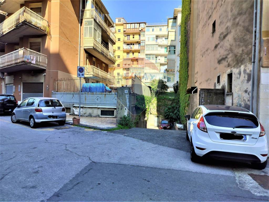 Box / garage a Catania in Via Cesare Vivante, 90 - Foto 2