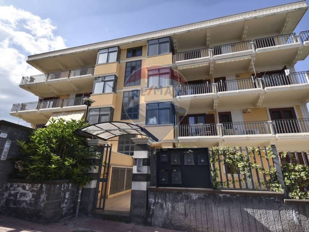 Appartamento a Giarre in Via Angelina Damiani Lanza, 26 - Foto 2