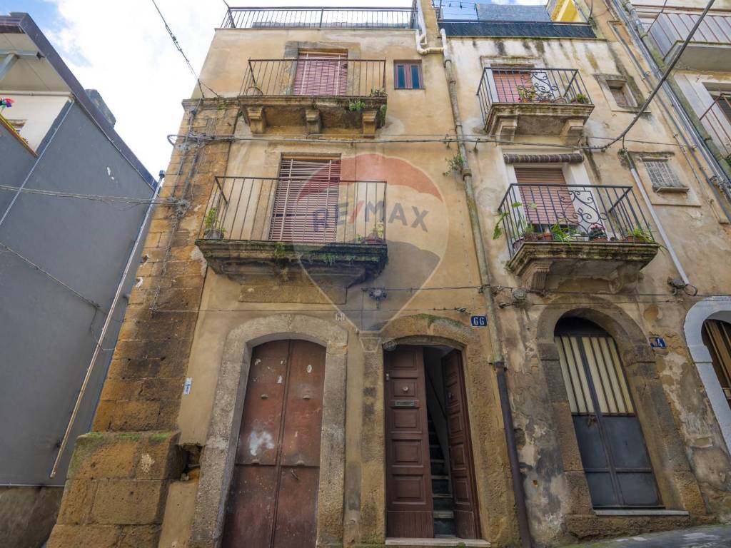 Casa indipendente a Caltagirone in VIA ALTOBASSO ACQUANUOVA, 66 - Foto 3