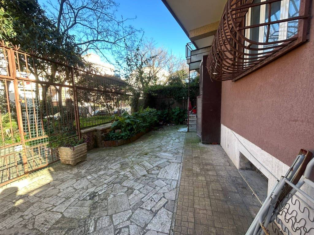 Appartamento a Roma in Viale del Lido - Foto 2