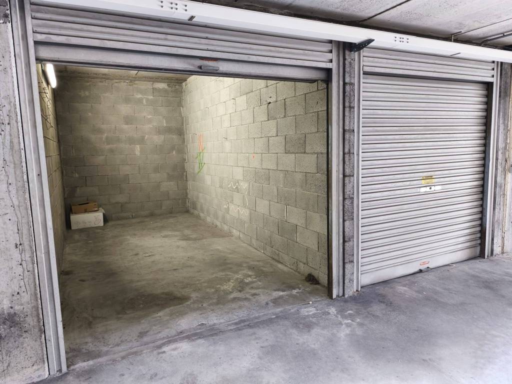 Box / garage a Gallarate in Via Francesco Baracca, 19 - Foto 2