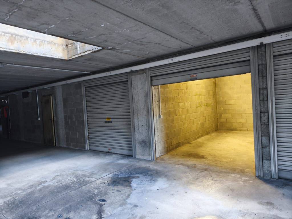 Box / garage a Gallarate in Via Francesco Baracca, 19 - Foto 5