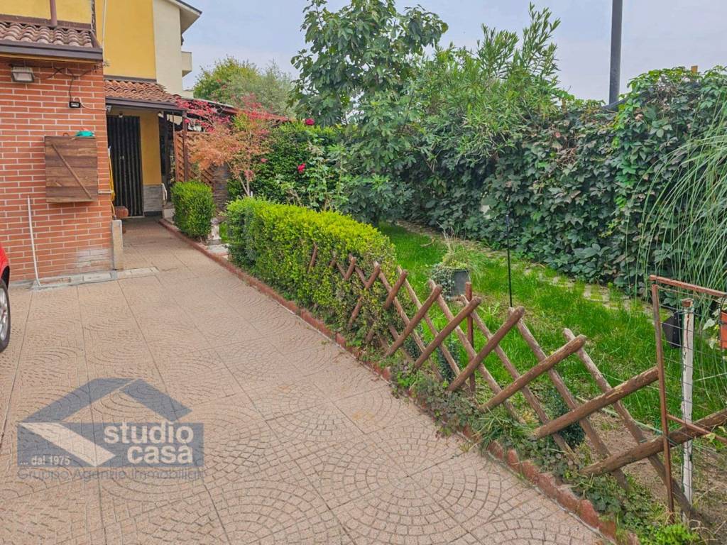 Villetta a schiera a Tavazzano con villavesco in VIA LUIGI EINAUDI, 1 - Foto 4