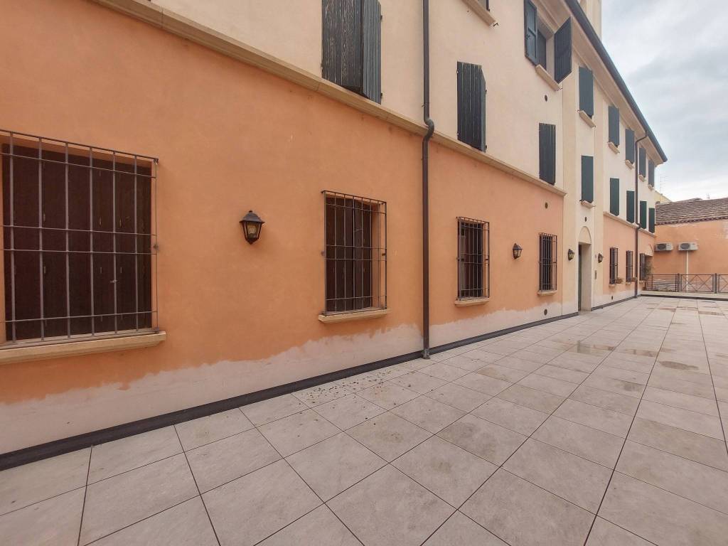 Appartamento a Guastalla in Via Edmondo De Amicis - Foto 2