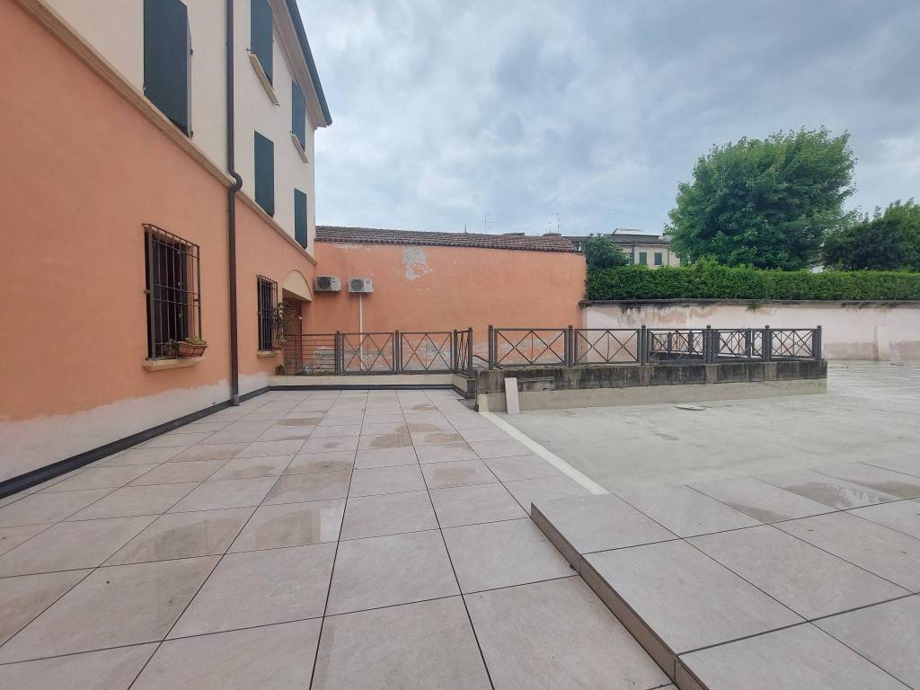 Appartamento a Guastalla in Via Edmondo De Amicis - Foto 3