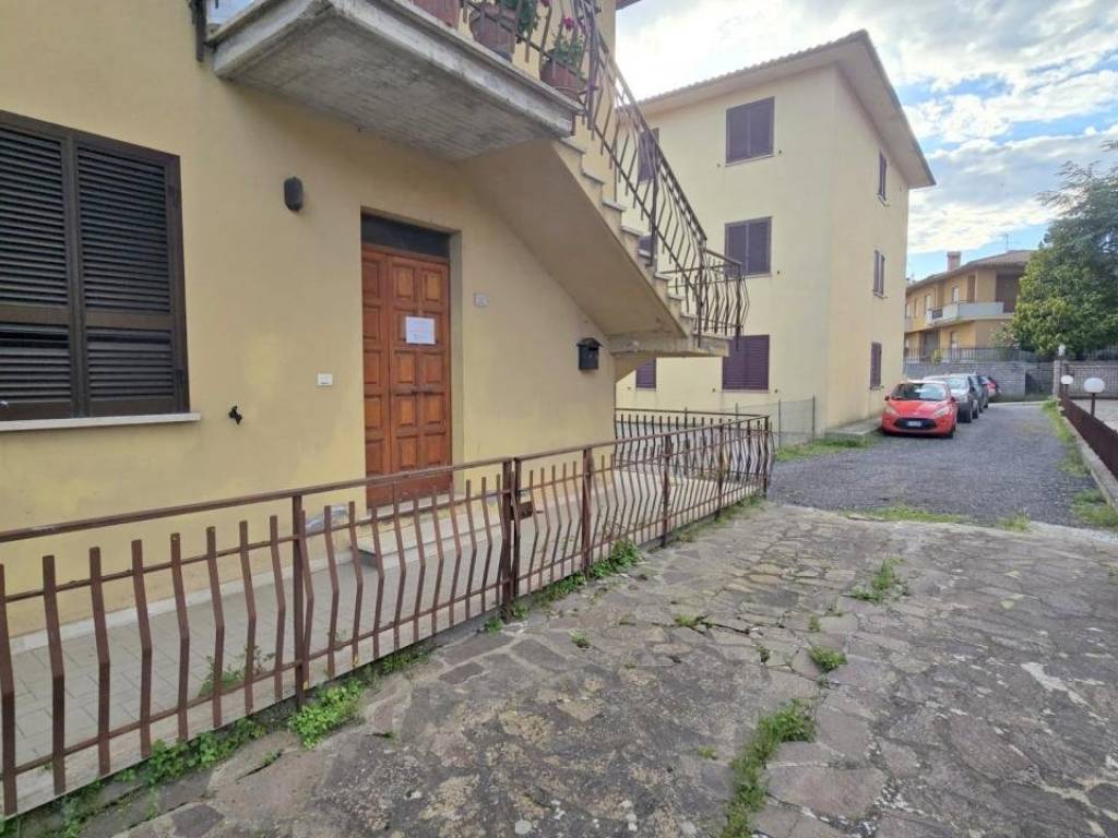 Appartamento a Passignano sul trasimeno in VIA MARIO LUCERTINI, 22 - Foto 2