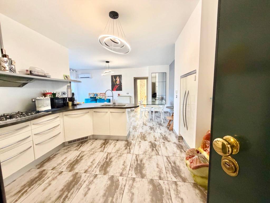 Appartamento a Genova in Via Emilio Salgari - Foto 2