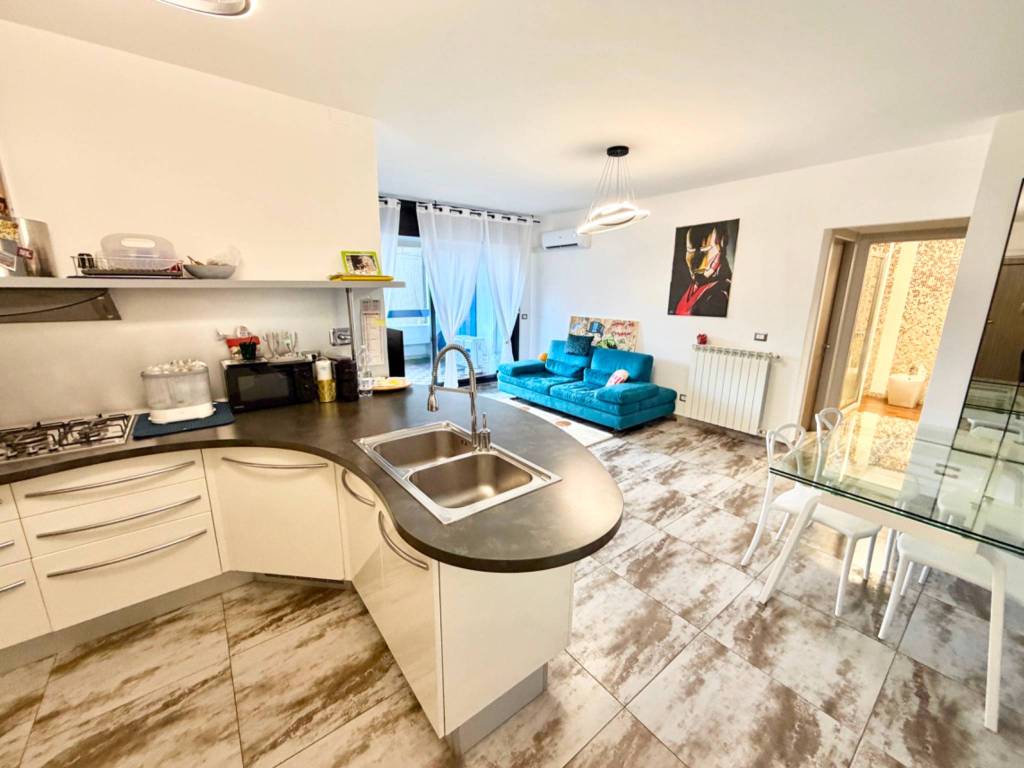 Appartamento a Genova in Via Emilio Salgari - Foto 4