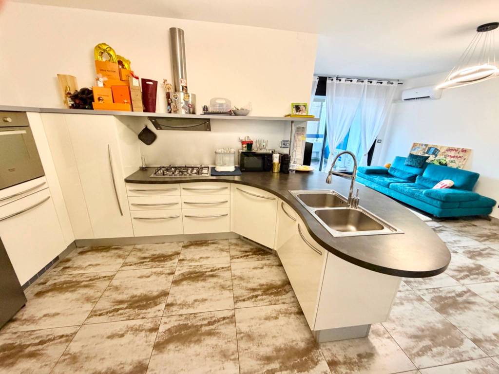 Appartamento a Genova in Via Emilio Salgari - Foto 5