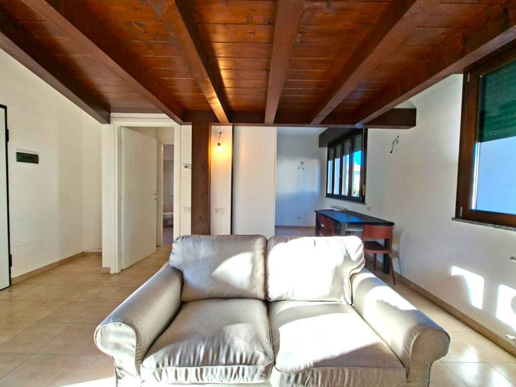 Appartamento a Legnano in Via Montebello, 37 - Foto 2