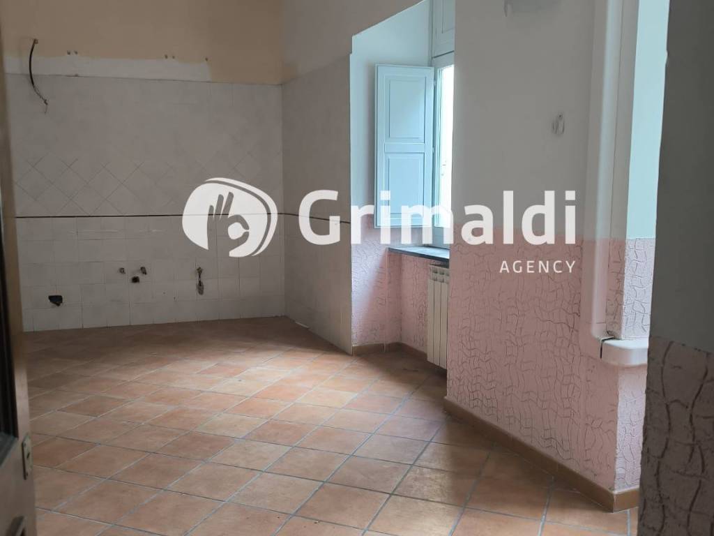 Palazzo / stabile a Napoli in Via Confalone, 7 - Foto 2
