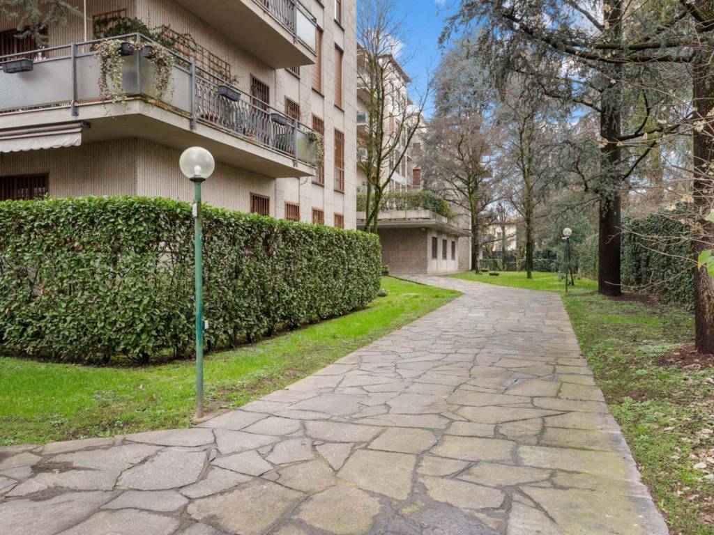 Appartamento a Monza in Via Giacomo Leopardi, 12 - Foto 2