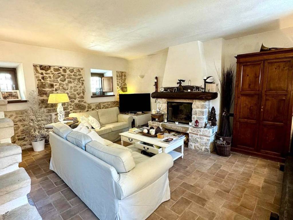 Casa indipendente a Rocca di mezzo in Via indipendenza, 6 - Foto 2