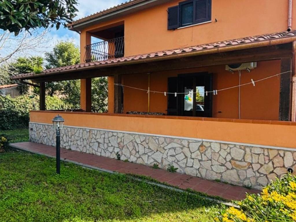 Villa a Aprilia in Via delle Campanule, 5 - Foto 4