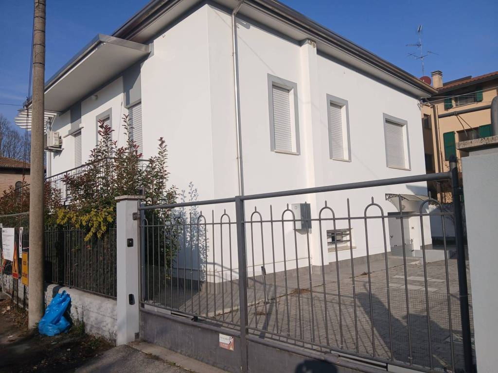 Appartamento a Cento in Via 1 Maggio - Foto 2