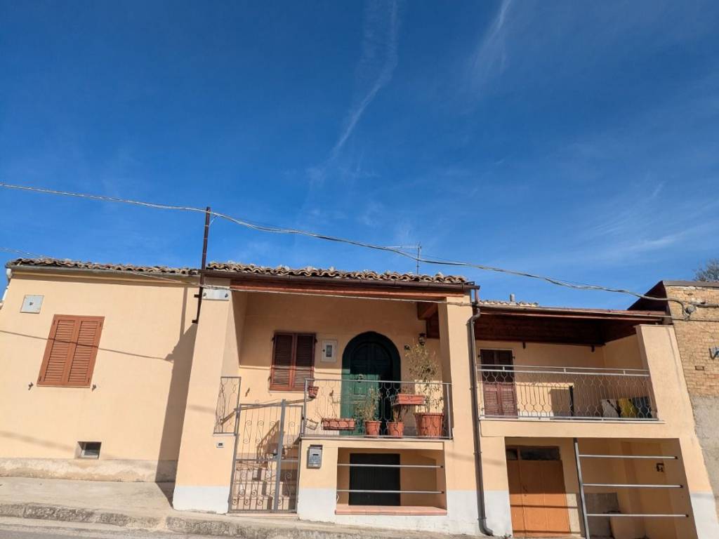Casa indipendente a Castiglione a casauria in Via Guglielmo Marconi - Foto 2