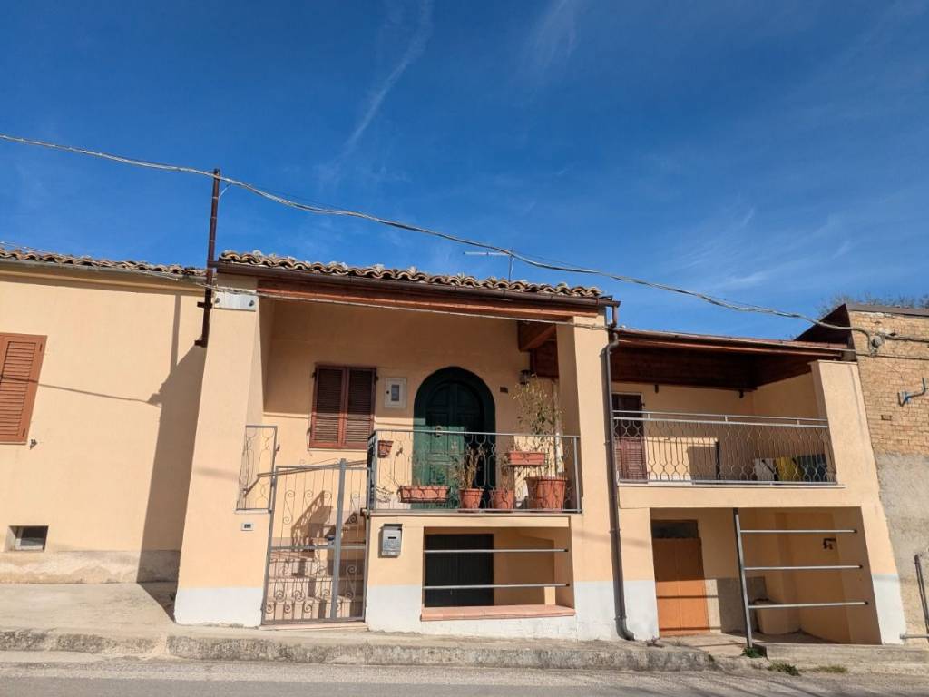 Casa indipendente a Castiglione a casauria in Via Guglielmo Marconi - Foto 3