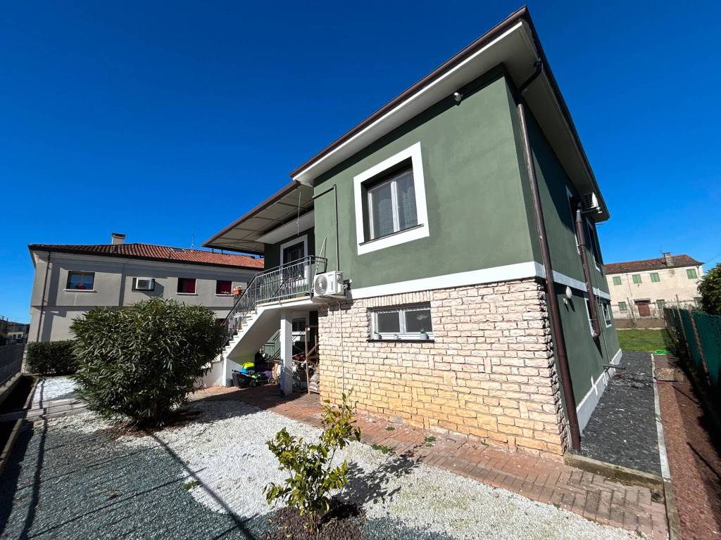 Villa a Lonigo in Via Madonna, 20 - Foto 3