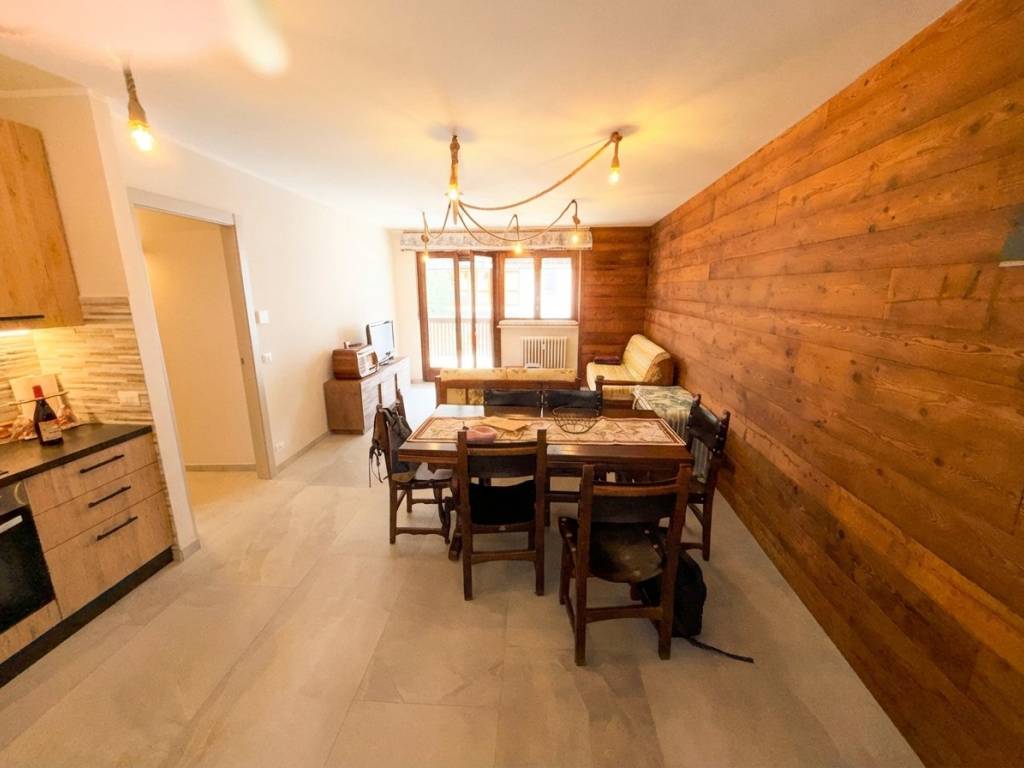 Appartamento a Bardonecchia in Via Luigi Einaudi, 29 - Foto 2