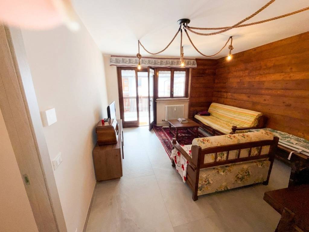 Appartamento a Bardonecchia in Via Luigi Einaudi, 29 - Foto 4