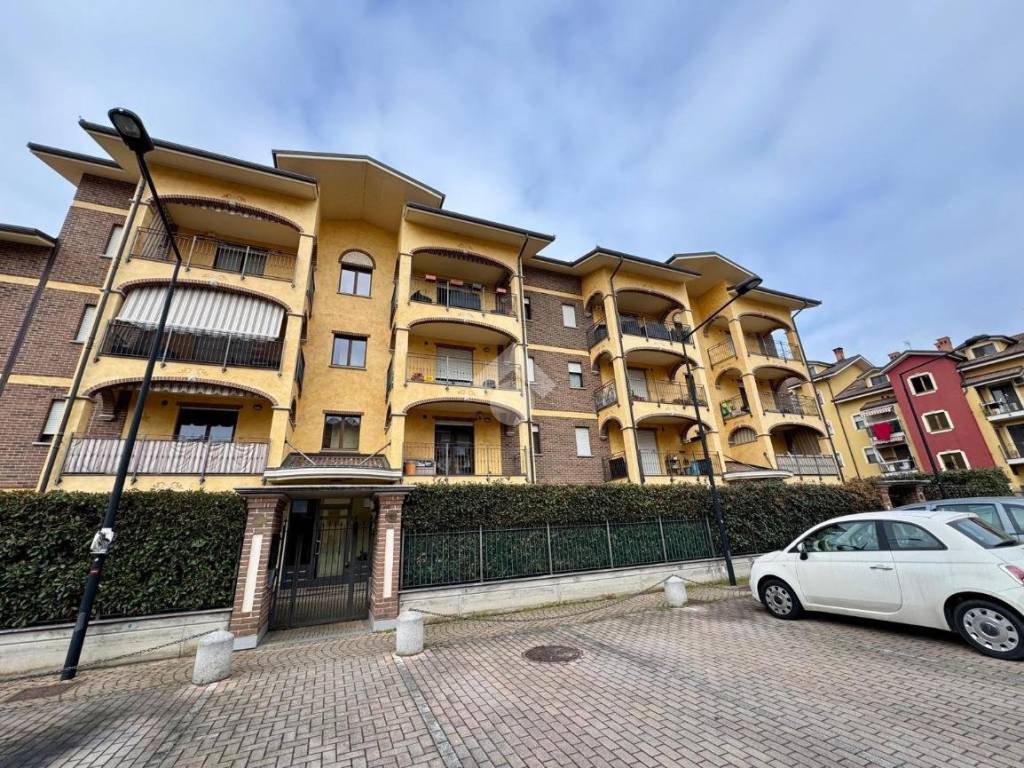 Appartamento a Leinì in Via Giorgio Perlasca, 6 - Foto 2