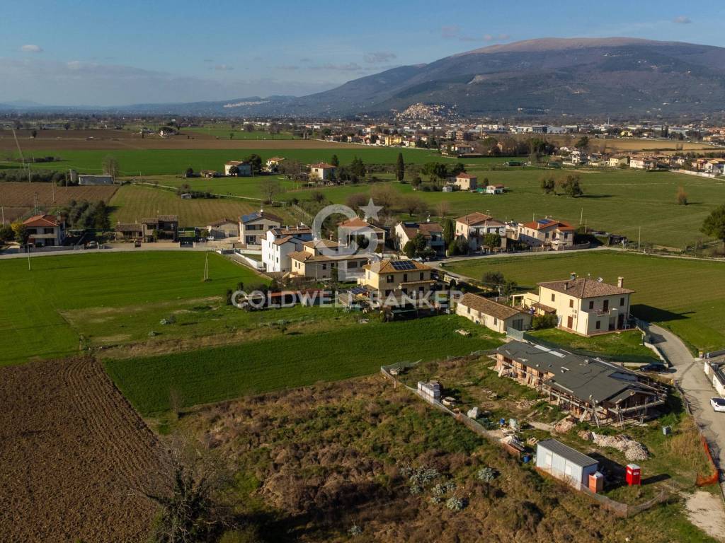 Terreno a Foligno in Via Case Bruciate - Foto 2