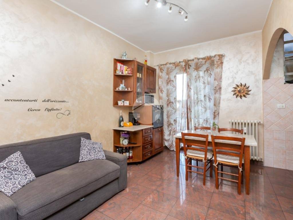 Appartamento a Torino in Via Carlo Lorenzini, 41 - Foto 2