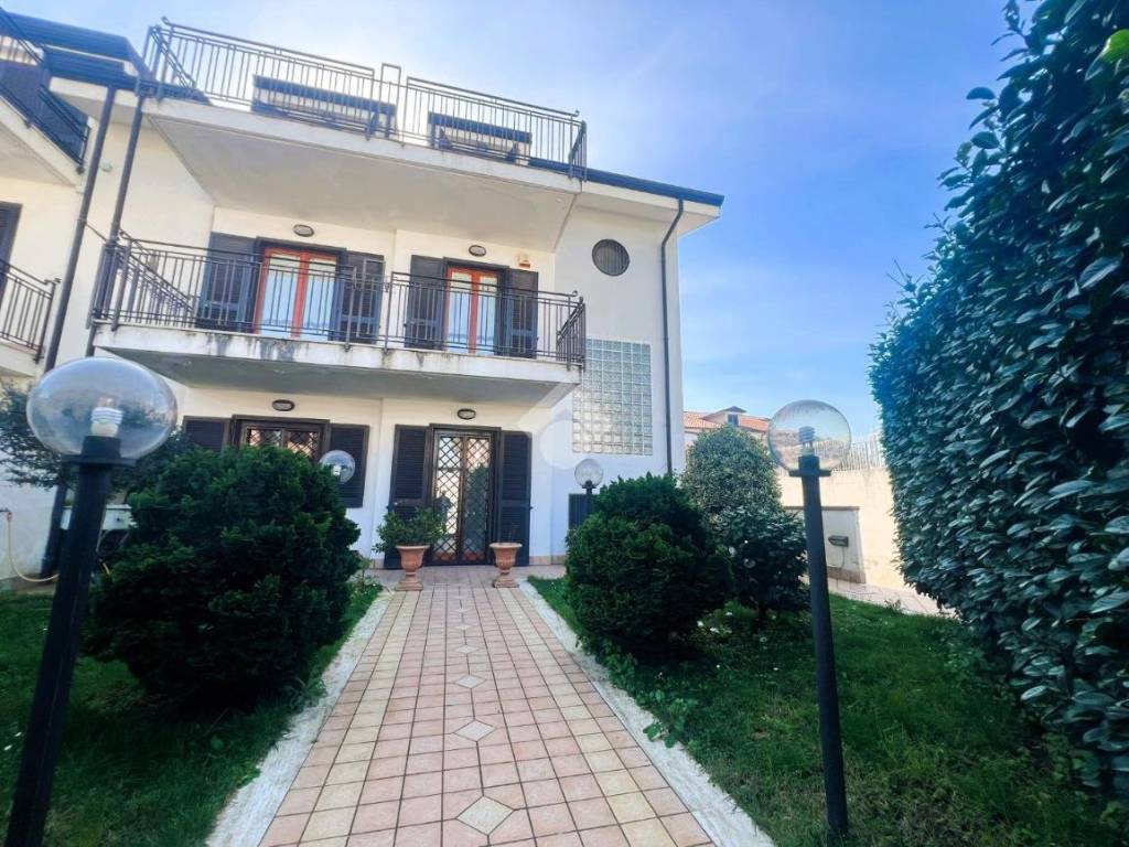 Villetta a schiera a Carinaro in Via De Chirico, 6 - Foto 2