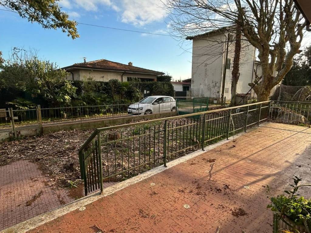 Villa a Pietrasanta in Via Sparta - Foto 3