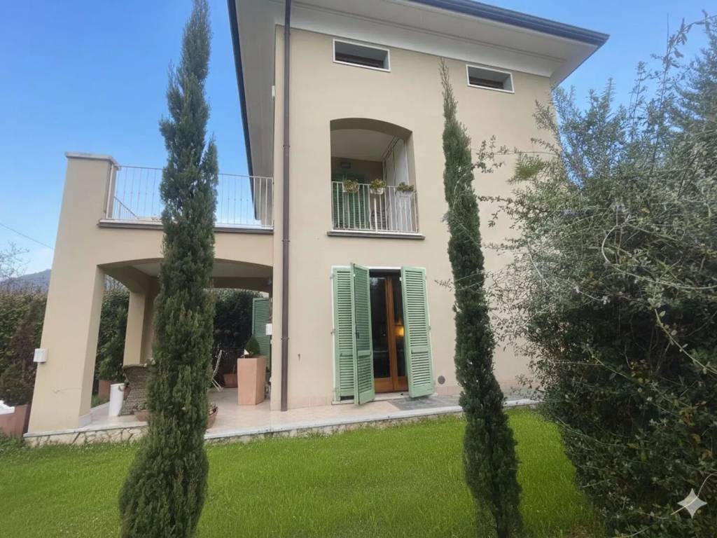 Villa a Carrara in Via Pelucara - Foto 2