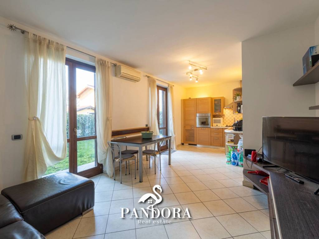 Appartamento a Castelletto sopra ticino in Via Massimo D'Antona - Foto 2