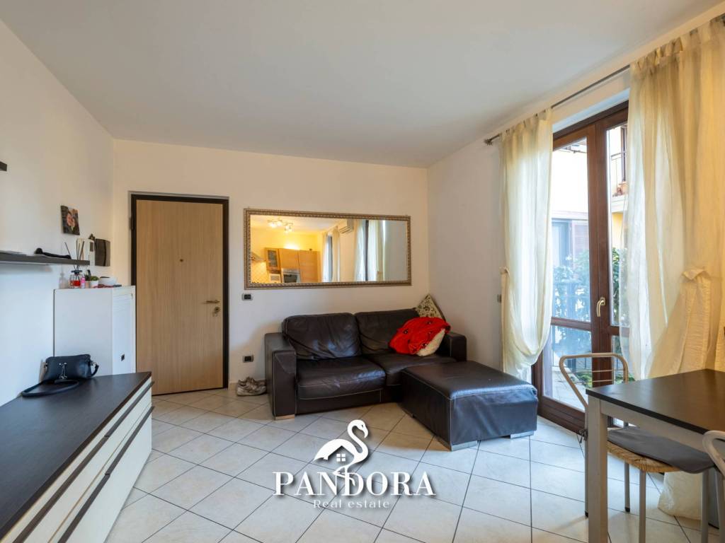 Appartamento a Castelletto sopra ticino in Via Massimo D'Antona - Foto 3