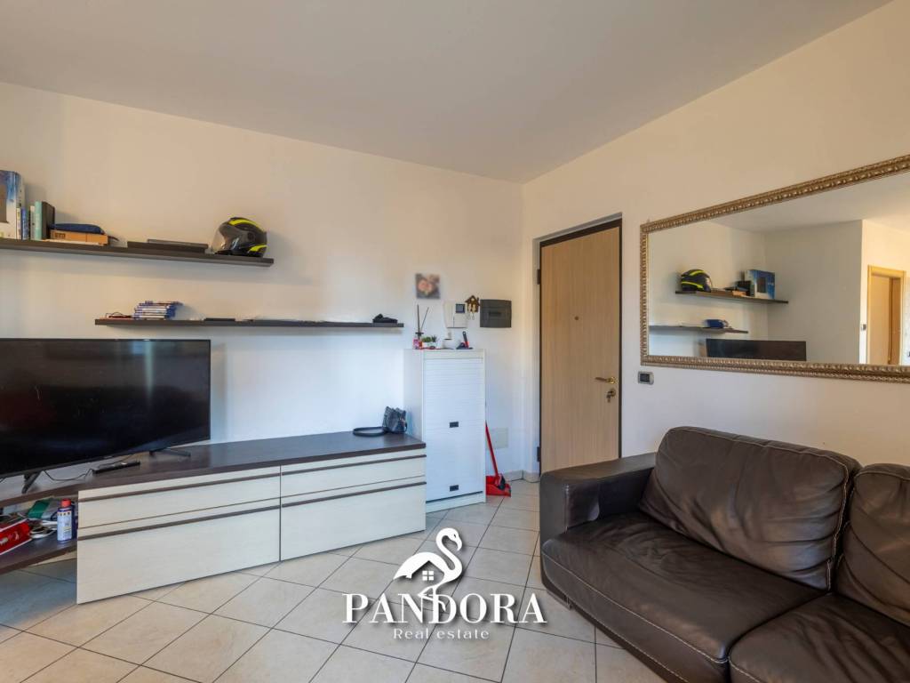 Appartamento a Castelletto sopra ticino in Via Massimo D'Antona - Foto 5