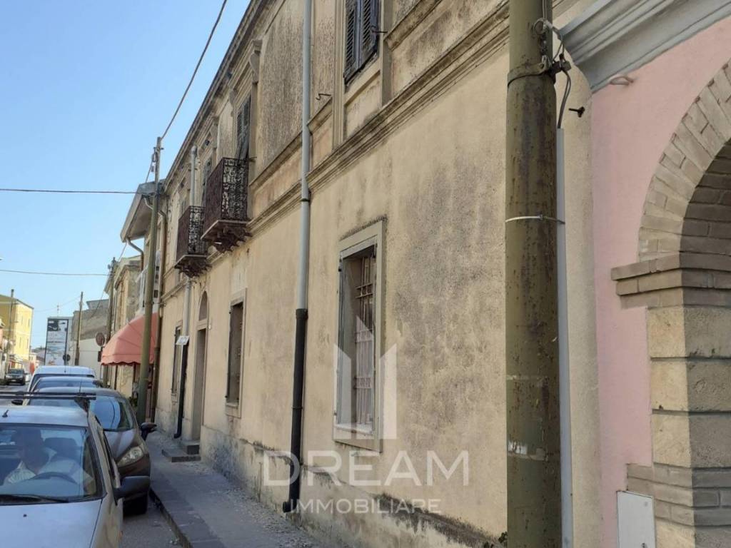 Casa indipendente a Cabras in VIA THARROS, 23 - Foto 2