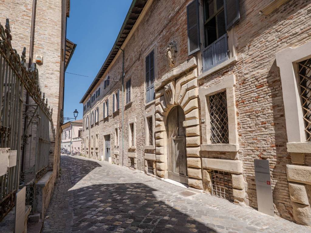 Palazzo / stabile a Fano in Via Castruccio Castracane - Foto 2
