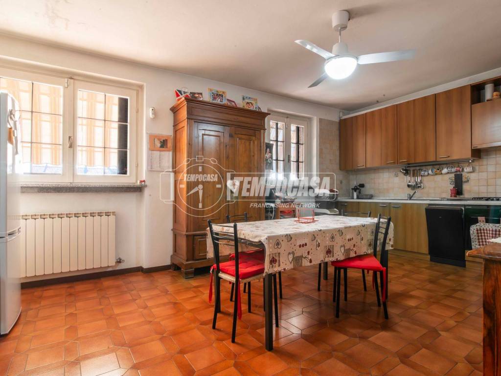 Villa a Gorla minore in Via Raffaello 7 - Foto 2