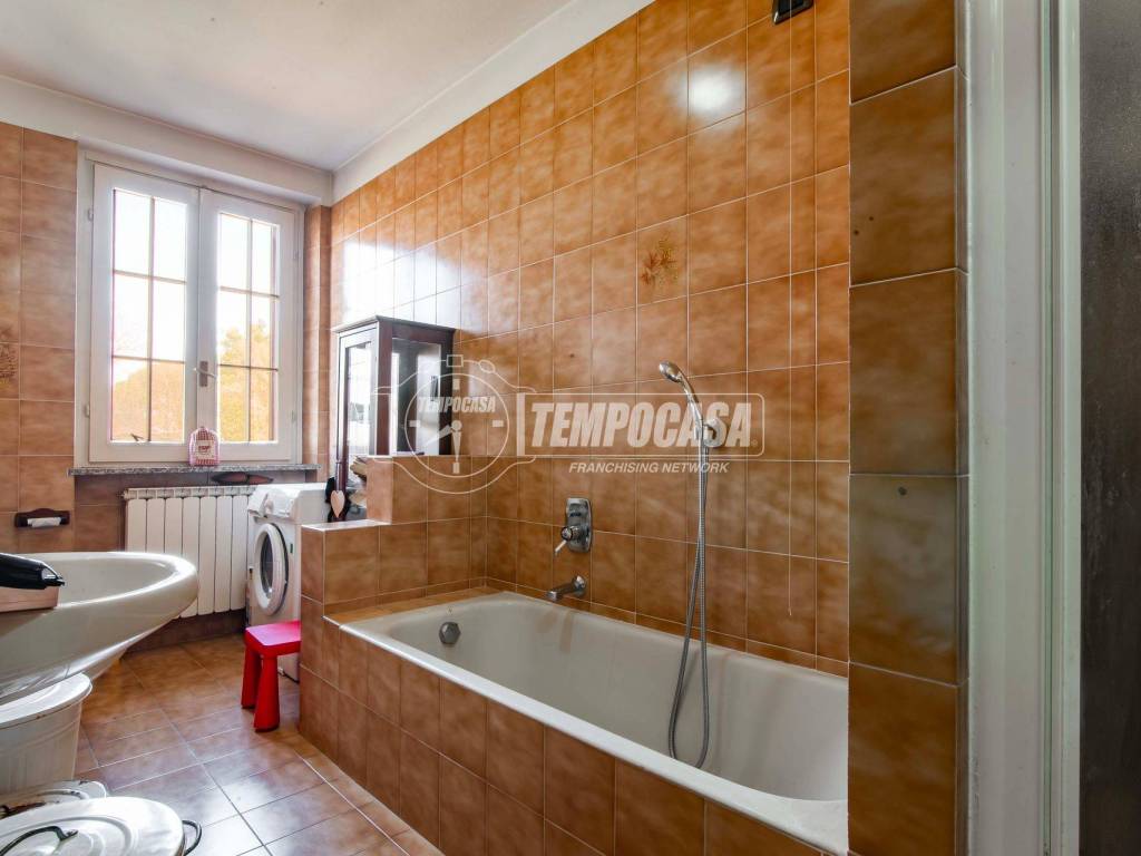 Villa a Gorla minore in Via Raffaello 7 - Foto 3