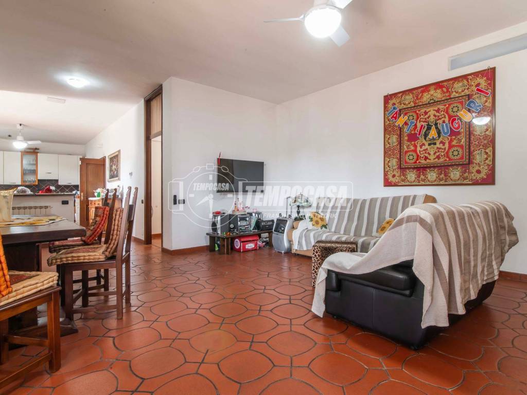 Villa a Gorla minore in Via Raffaello 7 - Foto 4