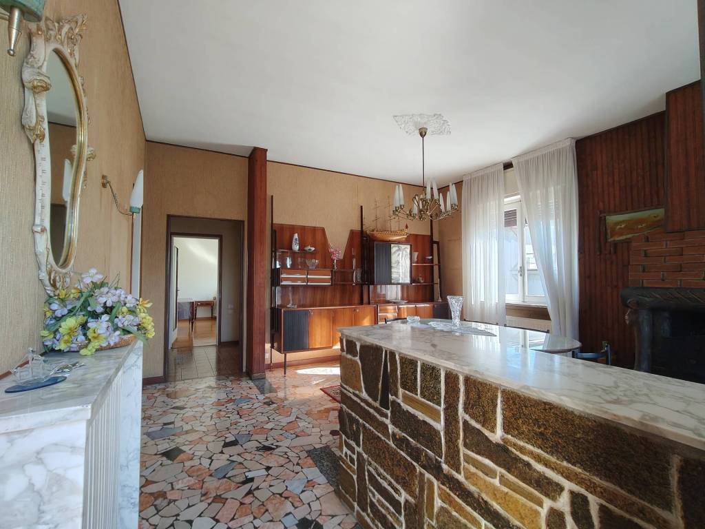 Villa a Gallarate in Via Generale Giuseppe Perotti, 10 - Foto 2