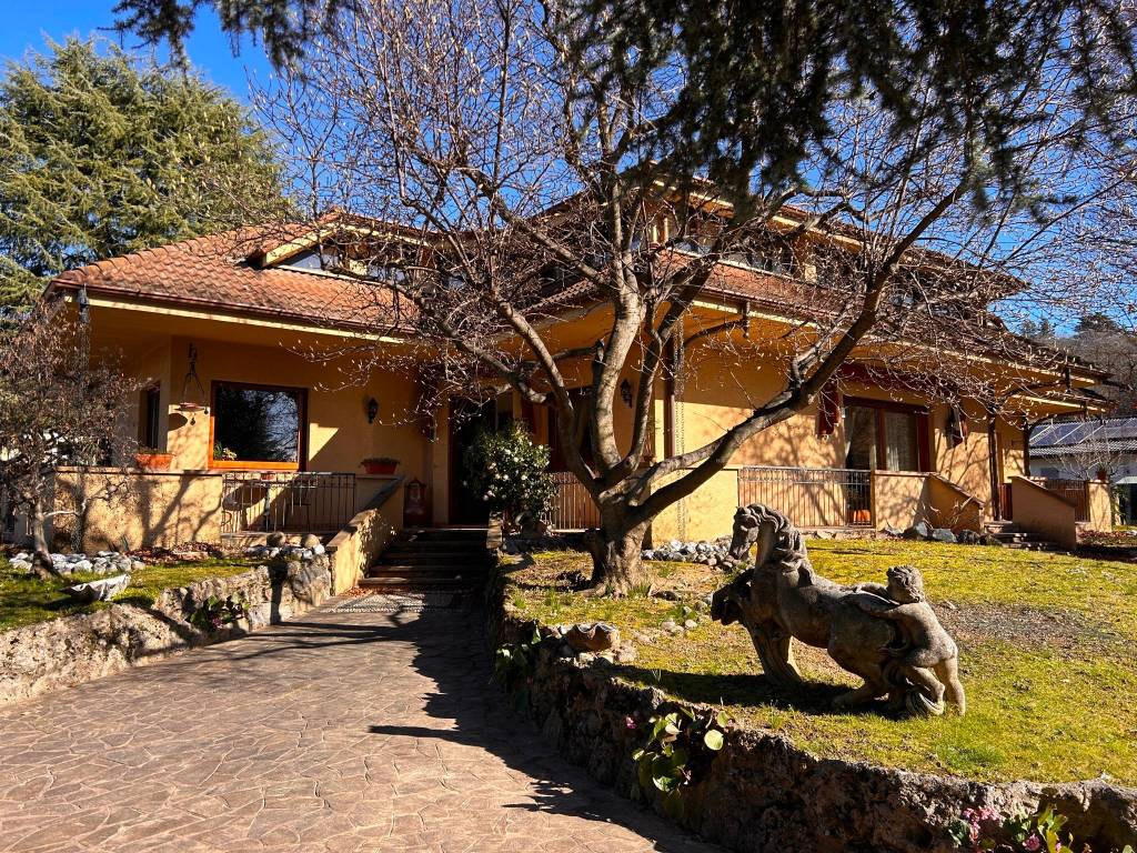 Villa a Longone al segrino in Via Fontanella - Foto 2