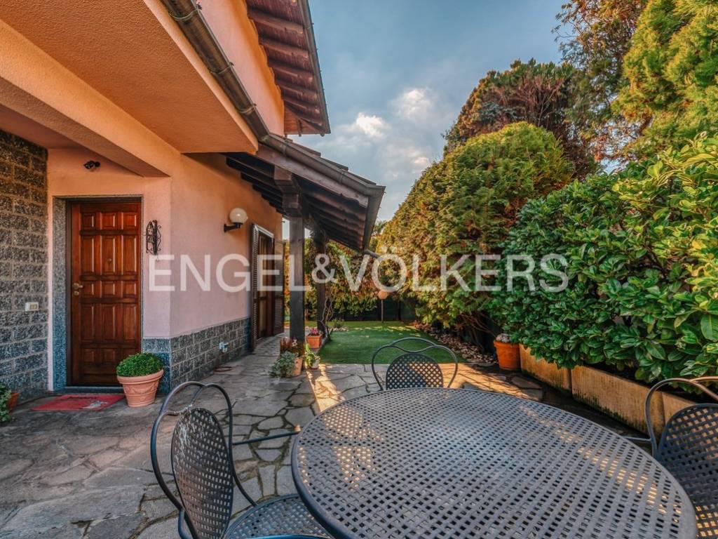 Villa a Parabiago in Via Enrico Butti, 20 - Foto 2