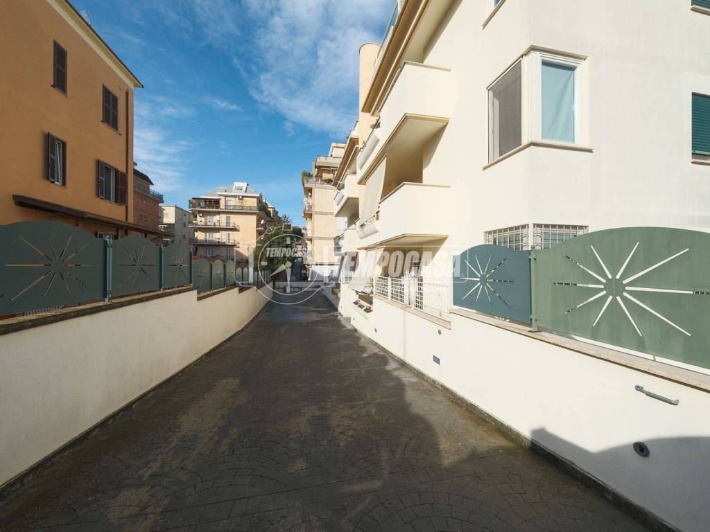 Appartamento a Roma in Via Bagnoregio 43 - Foto 2