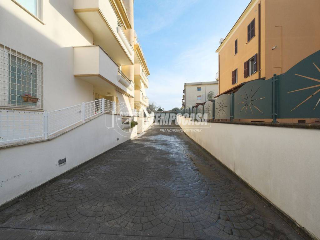 Appartamento a Roma in Via Bagnoregio 43 - Foto 3